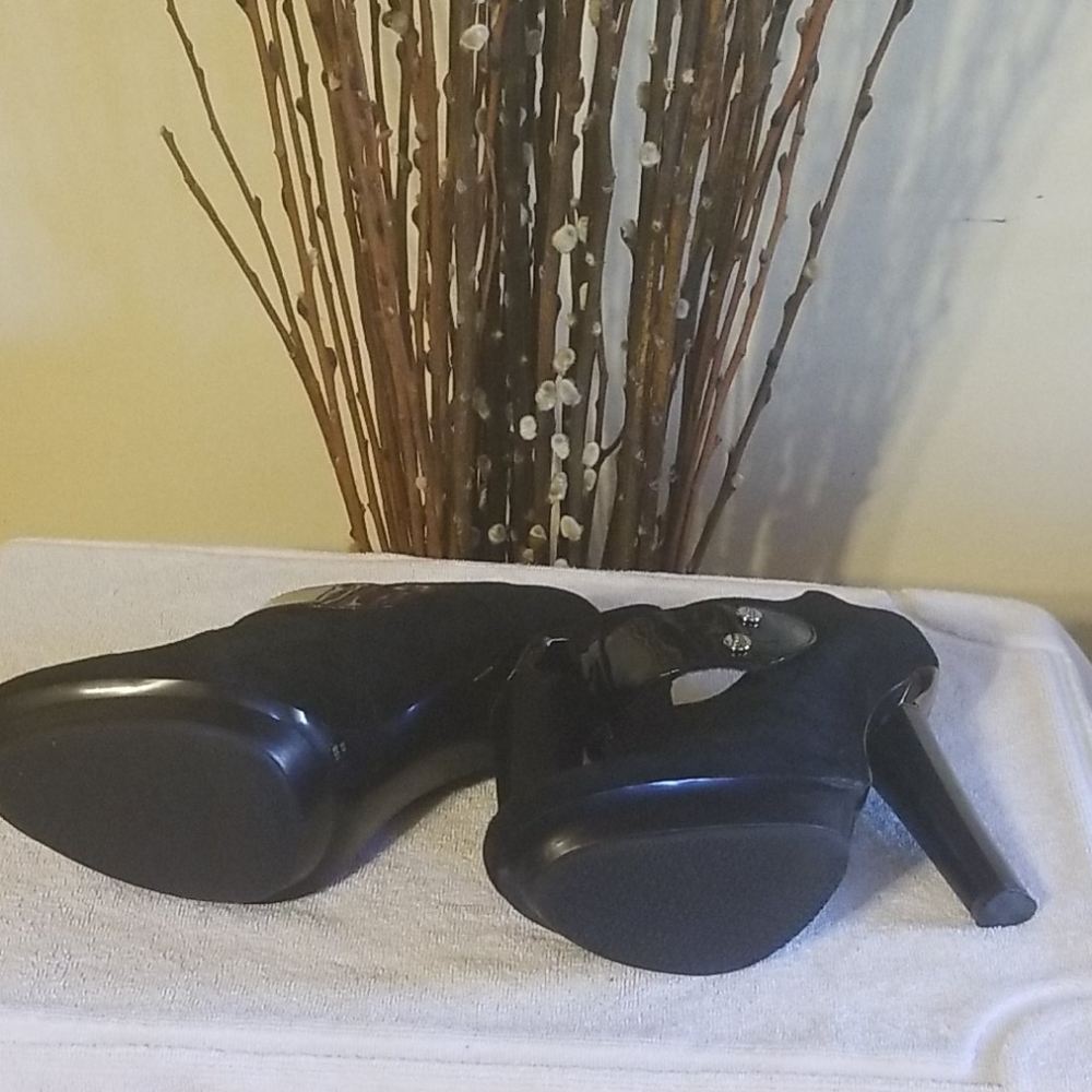 Shoes - Picture 3 of 5